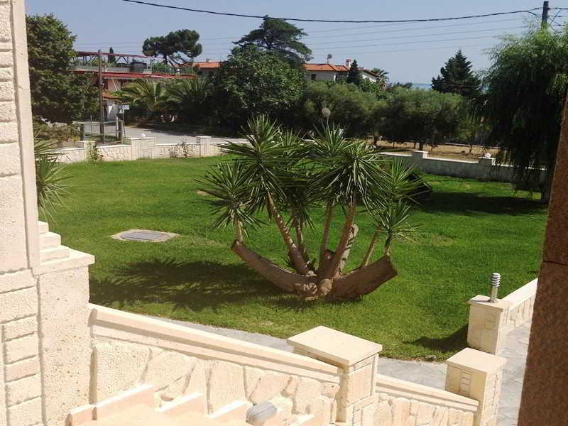 ניאה סקיוני Paradisos Apartments מראה חיצוני תמונה