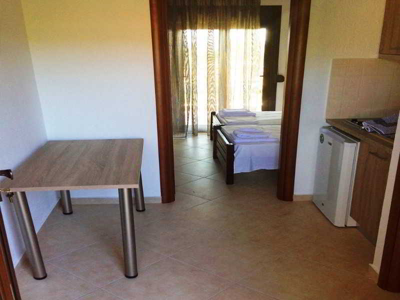 ניאה סקיוני Paradisos Apartments מראה חיצוני תמונה